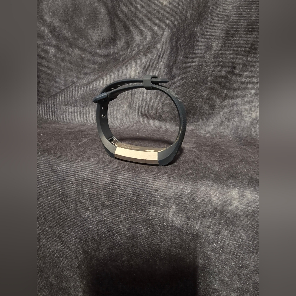 Fitbit Alta Navy Blue Fitness Wristband - Picture 10 of 11